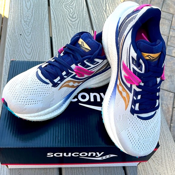 NWT Saucony Triumph 20 Women’s Sneakers!👟👟✨ - Picture 8 of 9